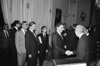 Il Presidente della Repubblica Francesco Cossiga riceve Mario Melis, presidente della Giunta regionale della Sardegna, con i componenti della Giunta