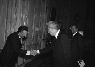 Il Presidente della Repubblica Francesco Cossiga riceve Ernesto Ugolini, presidente della Servizi Interbancari s.p.a. con i componenti del Consiglio d'Amministrazione