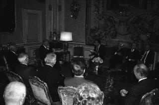 Il Presidente della Repubblica Francesco Cossiga riceve Ernesto Ugolini, presidente della Servizi Interbancari s.p.a. con i componenti del Consiglio d'Amministrazione