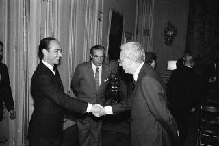 Il Presidente della Repubblica Francesco Cossiga riceve Guido Cremonese, presidente della Confederazione generale del traffico e dei trasporti, con una delegazione del sodalizio
