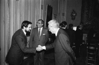 Il Presidente della Repubblica Francesco Cossiga riceve Guido Cremonese, presidente della Confederazione generale del traffico e dei trasporti, con una delegazione del sodalizio