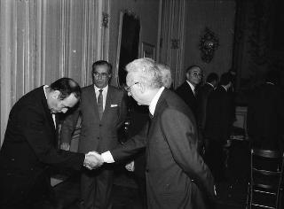 Il Presidente della Repubblica Francesco Cossiga riceve Guido Cremonese, presidente della Confederazione generale del traffico e dei trasporti, con una delegazione del sodalizio