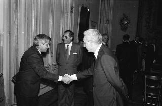 Il Presidente della Repubblica Francesco Cossiga riceve Guido Cremonese, presidente della Confederazione generale del traffico e dei trasporti, con una delegazione del sodalizio