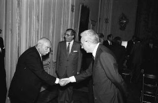 Il Presidente della Repubblica Francesco Cossiga riceve Guido Cremonese, presidente della Confederazione generale del traffico e dei trasporti, con una delegazione del sodalizio