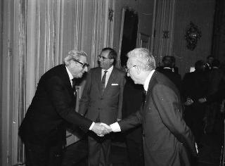 Il Presidente della Repubblica Francesco Cossiga riceve Guido Cremonese, presidente della Confederazione generale del traffico e dei trasporti, con una delegazione del sodalizio
