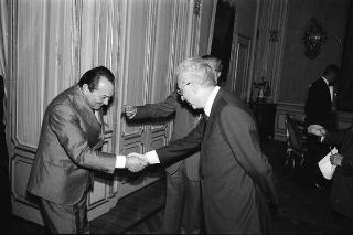 Il Presidente della Repubblica Francesco Cossiga riceve Guido Cremonese, presidente della Confederazione generale del traffico e dei trasporti, con una delegazione del sodalizio