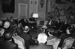 Il Presidente della Repubblica Francesco Cossiga riceve Guido Cremonese, presidente della Confederazione generale del traffico e dei trasporti, con una delegazione del sodalizio