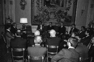 Il Presidente della Repubblica Francesco Cossiga riceve Guido Cremonese, presidente della Confederazione generale del traffico e dei trasporti, con una delegazione del sodalizio