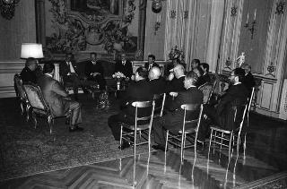 Il Presidente della Repubblica Francesco Cossiga riceve Guido Cremonese, presidente della Confederazione generale del traffico e dei trasporti, con una delegazione del sodalizio