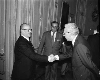 Il Presidente della Repubblica Francesco Cossiga riceve Guido Cremonese, presidente della Confederazione generale del traffico e dei trasporti, con una delegazione del sodalizio
