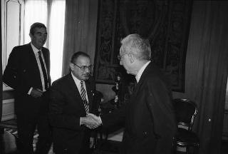 Il Presidente della Repubblica Francesco Cossiga riceve Ugo Monaco, presidente dell'ITALCABLE, con l'amministratore delegato Ernesto Pasquale