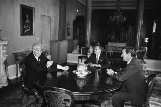 Il Presidente della Repubblica Francesco Cossiga riceve Ugo Monaco, presidente dell'ITALCABLE, con l'amministratore delegato Ernesto Pasquale