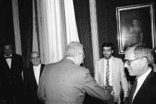 Incontro privato del Presidente della Repubblica Francesco Cossiga con S.E. Rev.ma l'Arcivescovo di Ales, e con  alcuni prelati della Sardegna