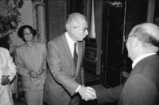 Incontro privato del Presidente della Repubblica Francesco Cossiga con S.E. Rev.ma l'Arcivescovo di Ales, e con  alcuni prelati della Sardegna