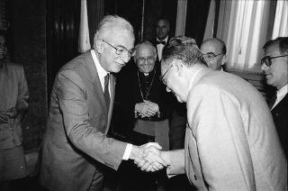 Incontro privato del Presidente della Repubblica Francesco Cossiga con S.E. Rev.ma l'Arcivescovo di Ales, e con  alcuni prelati della Sardegna