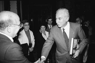 Incontro privato del Presidente della Repubblica Francesco Cossiga con S.E. Rev.ma l'Arcivescovo di Ales, e con  alcuni prelati della Sardegna