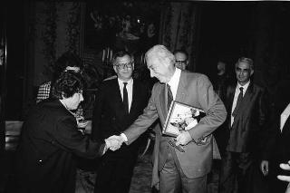 Incontro privato del Presidente della Repubblica Francesco Cossiga con S.E. Rev.ma l'Arcivescovo di Ales, e con  alcuni prelati della Sardegna