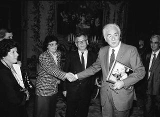 Incontro privato del Presidente della Repubblica Francesco Cossiga con S.E. Rev.ma l'Arcivescovo di Ales, e con  alcuni prelati della Sardegna