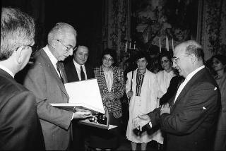 Incontro privato del Presidente della Repubblica Francesco Cossiga con S.E. Rev.ma l'Arcivescovo di Ales, e con  alcuni prelati della Sardegna