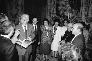 Incontro privato del Presidente della Repubblica Francesco Cossiga con S.E. Rev.ma l'Arcivescovo di Ales, e con  alcuni prelati della Sardegna