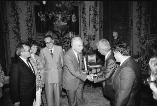 Incontro privato del Presidente della Repubblica Francesco Cossiga con S.E. Rev.ma l'Arcivescovo di Ales, e con  alcuni prelati della Sardegna