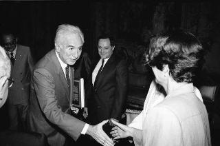 Incontro privato del Presidente della Repubblica Francesco Cossiga con S.E. Rev.ma l'Arcivescovo di Ales, e con  alcuni prelati della Sardegna