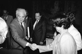 Incontro privato del Presidente della Repubblica Francesco Cossiga con S.E. Rev.ma l'Arcivescovo di Ales, e con  alcuni prelati della Sardegna