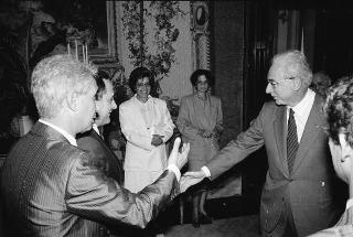 Incontro privato del Presidente della Repubblica Francesco Cossiga con S.E. Rev.ma l'Arcivescovo di Ales, e con  alcuni prelati della Sardegna