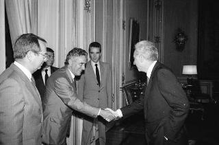Il Presidente della Repubblica Francesco Cossiga riceve in udienza Joseph Warren, presidente del Gruppo 3M Italia, con una delegazione della Società