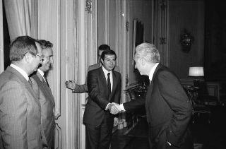 Il Presidente della Repubblica Francesco Cossiga riceve in udienza Joseph Warren, presidente del Gruppo 3M Italia, con una delegazione della Società
