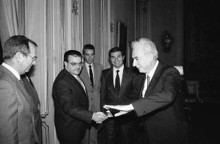 Il Presidente della Repubblica Francesco Cossiga riceve in udienza Joseph Warren, presidente del Gruppo 3M Italia, con una delegazione della Società