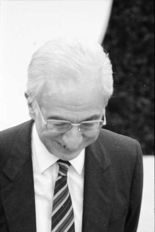 Il Presidente della Repubblica Francesco Cossiga durante un servizio fotografico per il settimanale "Panorama"