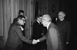 Robert Runcie, arcivescovo di Canterbury, con l'ambasciatore di Gran Bretagna Thomas Bridges