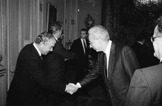Camillo Ferrari, presidente dell'Associazione fra le Casse di Risparmio italiane, con i componenti la Giunta