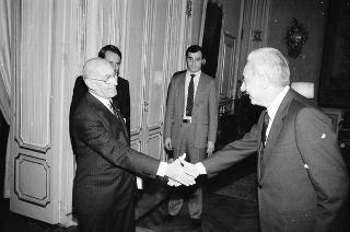 Manlio Germozzi, presidente onorario della Confartigianato, con una delegazione del sodalizio