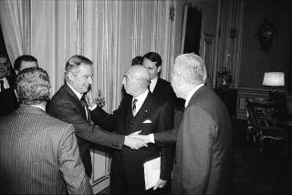 Manlio Germozzi, presidente onorario della Confartigianato, con una delegazione del sodalizio