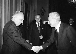 Gen. Marcello Floriani, presidente dell'Unione nazionale ufficiali in congedo d'Italia, con alcuni esponenti del sodalizio
