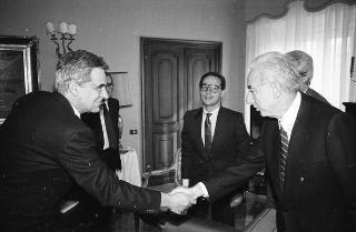 Marco Borsa, direttore del nuovo quotidiano "Italia oggi", con gli editori e il capo della redazione romana