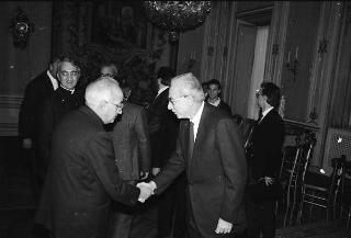 Il Presidente della Repubblica Francesco Cossiga riceve Don Mario Picchi, con una delegazione
