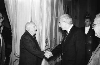 Il Presidente della Repubblica Francesco Cossiga incontra Peter Rodino, presidente della Commissione giustizia della Camera dei Rappresentanti degli USA