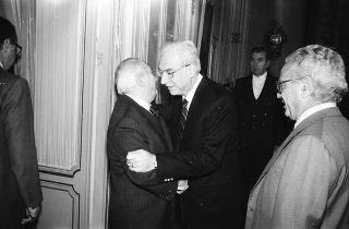 Il Presidente della Repubblica Francesco Cossiga incontra Peter Rodino, presidente della Commissione giustizia della Camera dei Rappresentanti degli USA