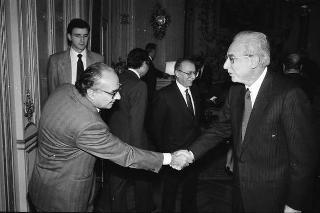 Il Presidente della Repubblica Francesco Cossiga riceve in udienza Filippo Carpi de Resmini, presidente della Fondazione Giulio Onesti, con gli esponenti della Fondazione e del CONI, per presentare un volume celebrativo del 40° anniversario di fondazione della Repubblica