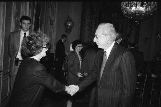 Il Presidente della Repubblica Francesco Cossiga riceve in udienza Filippo Carpi de Resmini, presidente della Fondazione Giulio Onesti, con gli esponenti della Fondazione e del CONI, per presentare un volume celebrativo del 40° anniversario di fondazione della Repubblica