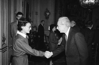 Il Presidente della Repubblica Francesco Cossiga riceve in udienza Filippo Carpi de Resmini, presidente della Fondazione Giulio Onesti, con gli esponenti della Fondazione e del CONI, per presentare un volume celebrativo del 40° anniversario di fondazione della Repubblica