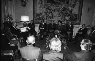Il Presidente della Repubblica Francesco Cossiga riceve in udienza Filippo Carpi de Resmini, presidente della Fondazione Giulio Onesti, con gli esponenti della Fondazione e del CONI, per presentare un volume celebrativo del 40° anniversario di fondazione della Repubblica