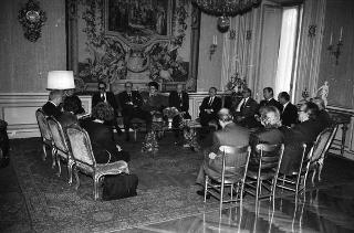 Il Presidente della Repubblica Francesco Cossiga riceve in udienza Filippo Carpi de Resmini, presidente della Fondazione Giulio Onesti, con gli esponenti della Fondazione e del CONI, per presentare un volume celebrativo del 40° anniversario di fondazione della Repubblica