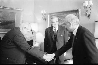 Incontro del Presidente della Repubblica Francesco Cossiga con Herbert Schambeck, vice presidente del Senato austriaco, e Friedrich Frolichsthal, ambasciatore della Repubblica d'Austria a Roma