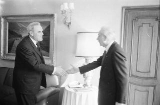 Incontro del Presidente della Repubblica Francesco Cossiga con Herbert Schambeck, vice presidente del Senato austriaco, e Friedrich Frolichsthal, ambasciatore della Repubblica d'Austria a Roma