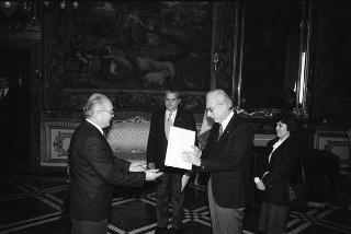 Il Presidente della Repubblica Francesco Cossiga riceve Dashdavaagin Ciulundorzh, nuovo ambasciatore della Repubblica Popolare Mongola: presentazione lettere credenziali