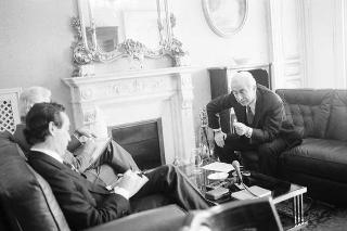 Incontro del Presidente della Repubblica Francesco Cossiga con Antonio Ardizzone e Giovanni Pepi, direttore e vice direttore responsabile de "Il Giornale di Sicilia"